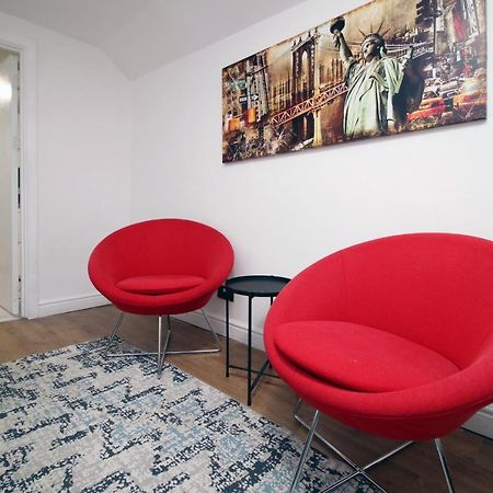 Lovely Studio Flat With Free Parking - Near To City Center Swansea Kültér fotó